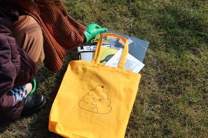 Art Metropole Tote - Ken Kagami Sad Poop with Fly (Gold)