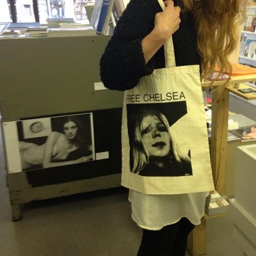 Free Chelsea Manning Tote Bags